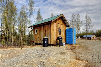 Relaxing Rustic Cabin Retreat, Dry Cabin Experience And Year Round Fishing Fun in Houston, Alaska - Houston, Alaska - glamping.directory