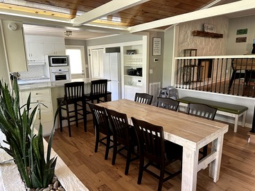 Beautiful Fully Furnished Cabin with Hot-Tub and Game Room in Gatlinburg, Tennesse - Gatlinburg, Tennessee - glamping.directory
