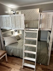Beautiful Fully Furnished Cabin with Hot-Tub and Game Room in Gatlinburg, Tennesse - Gatlinburg, Tennessee - glamping.directory