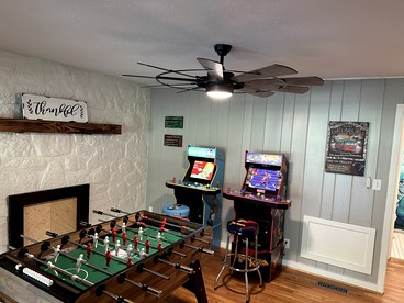 Beautiful Fully Furnished Cabin with Hot-Tub and Game Room in Gatlinburg, Tennesse - Gatlinburg, Tennessee - glamping.directory