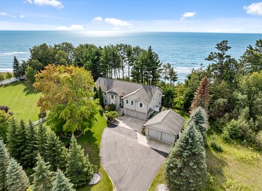 Wonderful Cottage with Lake Access and Great Views in Moran, Michigan - Moran, Michigan - glamping.directory
