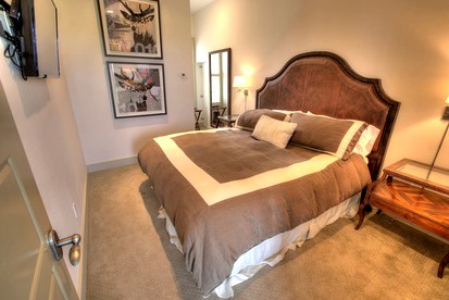 Incredible Luxury Villa Rental with Staff Included on Ranch near Austin, Texas - Brenham, Texas - glamping.directory