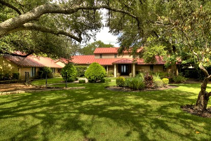 Incredible Luxury Villa Rental with Staff Included on Ranch near Austin, Texas - glamping.directory