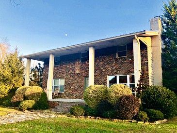 Spacious Vacation Rental near Great Smoky Mountains National Park in Townsend, Tennessee - glamping.directory