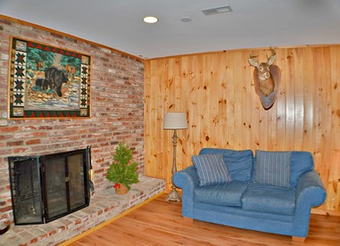 Spacious Vacation Rental near Great Smoky Mountains National Park in Townsend, Tennessee - Townsend, Tennessee - glamping.directory