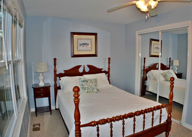 Spacious Vacation Rental near Great Smoky Mountains National Park in Townsend, Tennessee - Townsend, Tennessee - glamping.directory