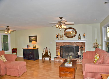 Spacious Vacation Rental near Great Smoky Mountains National Park in Townsend, Tennessee - Townsend, Tennessee - glamping.directory