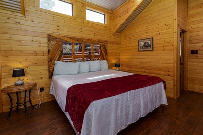 Amazing Family Vacations in Nature in this Cute Log Cabin near Austin, Texas - Pipe Creek, Texas - glamping.directory