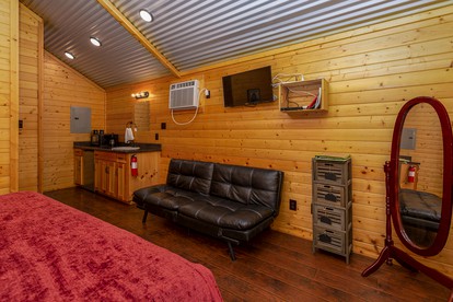 Amazing Family Vacations in Nature in this Cute Log Cabin near Austin, Texas - Pipe Creek, Texas - glamping.directory