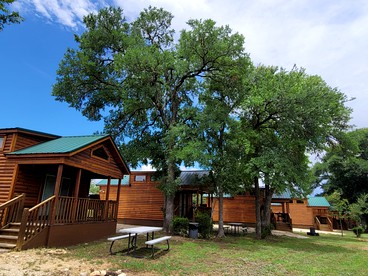 Amazing Family Vacations in Nature in this Cute Log Cabin near Austin, Texas - Pipe Creek, Texas - glamping.directory