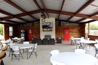 Amazing Family Vacations in Nature in this Cute Log Cabin near Austin, Texas - Pipe Creek, Texas - glamping.directory
