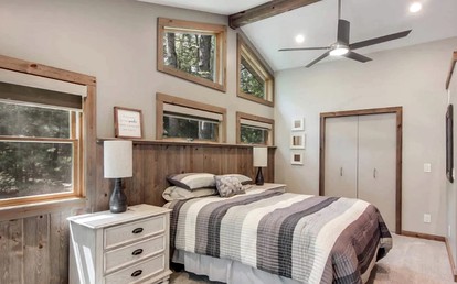 Torch Lake Thrills: Your Unique Cabin Retreat for Water Sports Enthusiasts in Michigan - Rapid City, Michigan - glamping.directory