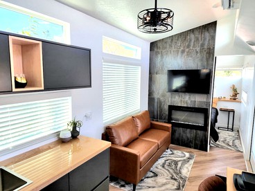 Contemporary Comfort: Modern Tiny House with Private Hot Tub in Apple Valley, Utah - Apple Valley, Utah - glamping.directory