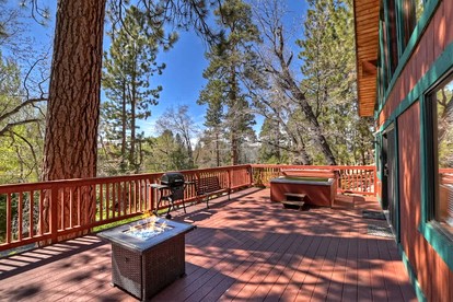 Mountain Cabin with Foosball Table and Outdoor Area in Big Bear Lake, California - Big Bear Lake, California - glamping.directory
