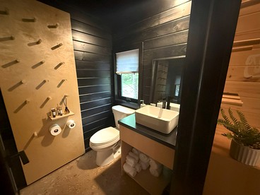 Woodland Tiny Home with Panoramic Views in Pennsylvania Stay - Quakertown, Pennsylvania - glamping.directory
