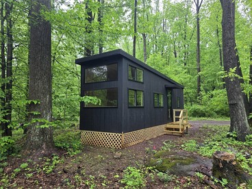 Woodland Tiny Home with Panoramic Views in Pennsylvania Stay - Quakertown, Pennsylvania - glamping.directory