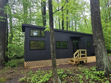Woodland Tiny Home with Panoramic Views in Pennsylvania Stay - glamping.directory