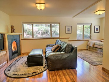One-Bedroom Vacation Rental Inside Gates of Yosemite National Park, California - Yosemite Park, California - glamping.directory