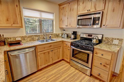 One-Bedroom Vacation Rental Inside Gates of Yosemite National Park, California - Yosemite Park, California - glamping.directory