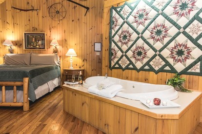 Secluded Cottage with Indoor Hot-Tub Ideal for Couples in Virginia - Lexington, Virginia - glamping.directory