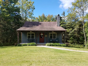 Secluded Cottage with Indoor Hot-Tub Ideal for Couples in Virginia - glamping.directory
