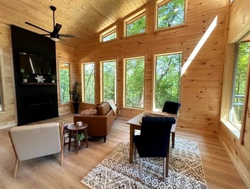Modern Cabin in Pigeon Forge for a Romantic Glamping Rendezvous - Sevierville, Tennessee - glamping.directory