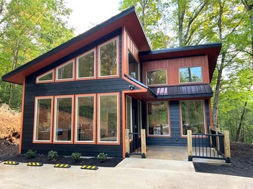 Modern Cabin in Pigeon Forge for a Romantic Glamping Rendezvous - Sevierville, Tennessee - glamping.directory