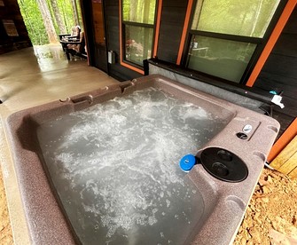 Modern Cabin in Pigeon Forge for a Romantic Glamping Rendezvous - Sevierville, Tennessee - glamping.directory