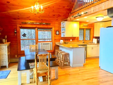 Spacious Log Cabin for a Family Getaway near the Zoar Outdoor Adventure Resort in Massachusetts - Charlemont, Massachusetts - glamping.directory
