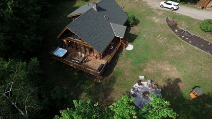 Spacious Log Cabin for a Family Getaway near the Zoar Outdoor Adventure Resort in Massachusetts - Charlemont, Massachusetts - glamping.directory