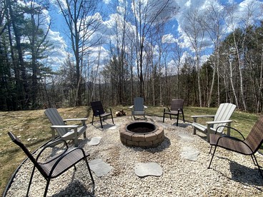Spacious Log Cabin for a Family Getaway near the Zoar Outdoor Adventure Resort in Massachusetts - Charlemont, Massachusetts - glamping.directory