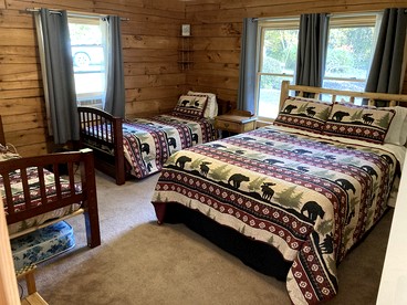 Spacious Log Cabin for a Family Getaway near the Zoar Outdoor Adventure Resort in Massachusetts - Charlemont, Massachusetts - glamping.directory