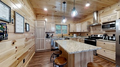 Mountain Cabin with Spa and Breathtaking Views in Sevierville, Tennessee - Sevierville, Tennessee - glamping.directory