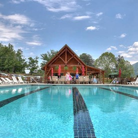 Mountain Cabin with Spa and Breathtaking Views in Sevierville, Tennessee - Sevierville, Tennessee - glamping.directory