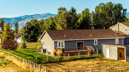 Lovely Luminous Barn with Spectacular Landscape Views in Wyoming - glamping.directory