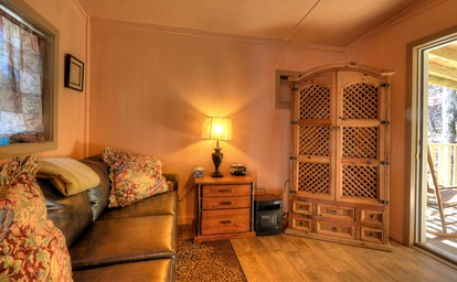 Secluded Log Cabin for a Romantic Getaway near Maggie Valley, North Carolina - Cherokee, North Carolina - glamping.directory