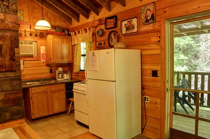Secluded Log Cabin for a Romantic Getaway near Maggie Valley, North Carolina - Cherokee, North Carolina - glamping.directory