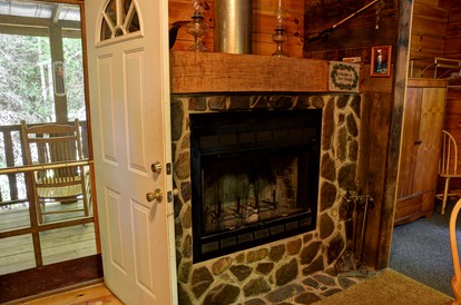 Secluded Log Cabin for a Romantic Getaway near Maggie Valley, North Carolina - Cherokee, North Carolina - glamping.directory