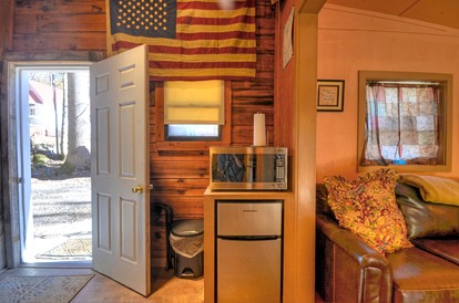 Secluded Log Cabin for a Romantic Getaway near Maggie Valley, North Carolina - Cherokee, North Carolina - glamping.directory