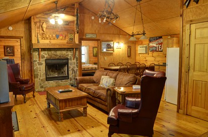 Secluded Log Cabin for a Romantic Getaway near Maggie Valley, North Carolina - Cherokee, North Carolina - glamping.directory