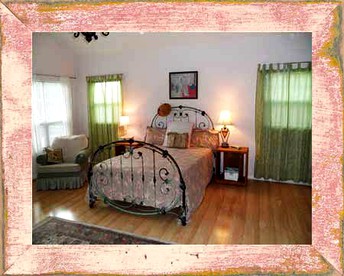 Spacious Cottage with Exquisite Pond and Hill Country Views near Fredericksburg and Kerrville, Texas - Ingram, Texas - glamping.directory