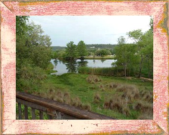 Spacious Cottage with Exquisite Pond and Hill Country Views near Fredericksburg and Kerrville, Texas - Ingram, Texas - glamping.directory