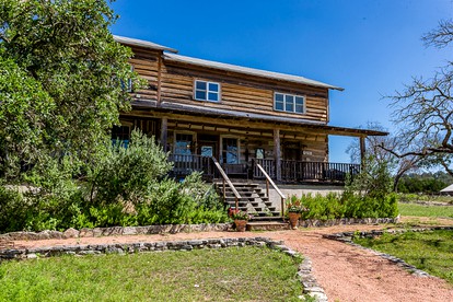 Spacious Cottage with Exquisite Pond and Hill Country Views near Fredericksburg and Kerrville, Texas - Ingram, Texas - glamping.directory