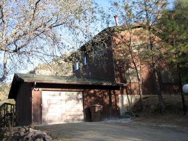 Scenic Cabin for Rent in Kaweah Valley near Sequoia National Park - glamping.directory
