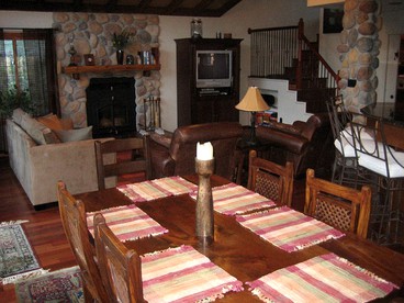 Scenic Cabin for Rent in Kaweah Valley near Sequoia National Park - Three Rivers, California - glamping.directory