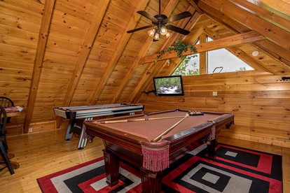 Mountain Cabin with Hot-Tub, Amazing Views and Pools in Sevierville, Tennessee - Sevierville, Tennessee - glamping.directory