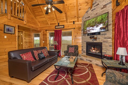 Mountain Cabin with Hot-Tub, Amazing Views and Pools in Sevierville, Tennessee - Sevierville, Tennessee - glamping.directory