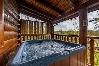 Mountain Cabin with Hot-Tub, Amazing Views and Pools in Sevierville, Tennessee - Sevierville, Tennessee - glamping.directory