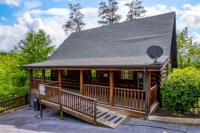 Mountain Cabin with Hot-Tub, Amazing Views and Pools in Sevierville, Tennessee - glamping.directory