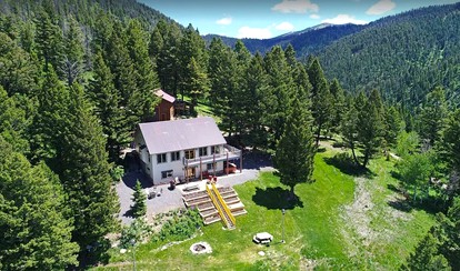 Unbeatable Views at this Luxury Cottage Near Yellowstone and Henry's Lake, with Hot Tub and Fire Pit - glamping.directory